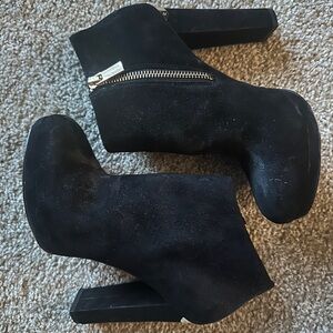 Michael Kors Black Suede Block Heel Ankle Booties with Side Zip - size 7